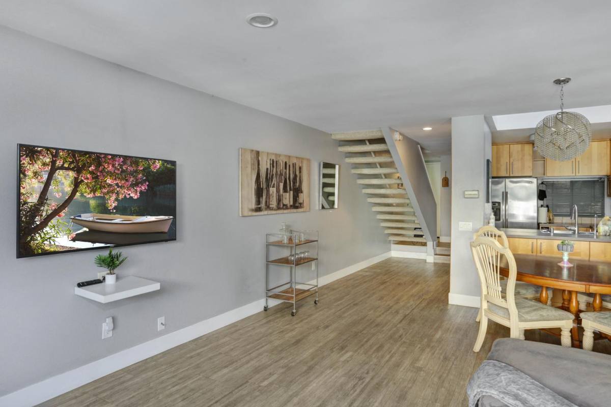 Townhouse for rent at 3054 Rue Dorleans #124, San Diego, CA 92110