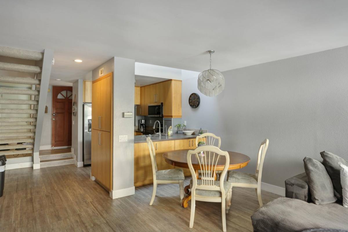 Townhouse for rent at 3054 Rue Dorleans #124, San Diego, CA 92110