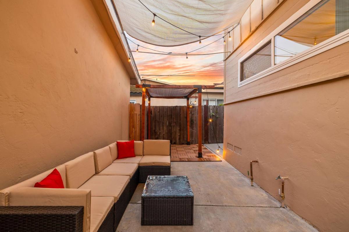 Condo for rent at 1818 Diamond St, San Diego, CA 92109