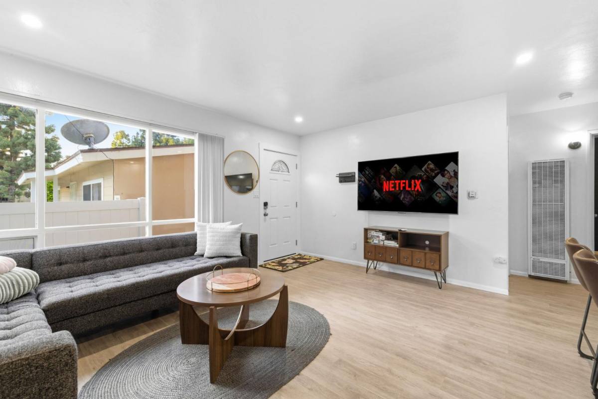 Condo for rent at 1818 Diamond St, San Diego, CA 92109