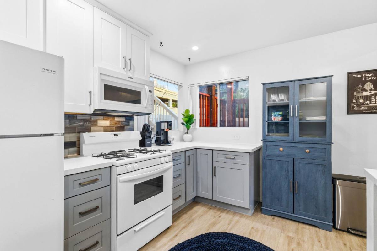 Condo for rent at 1818 Diamond St, San Diego, CA 92109