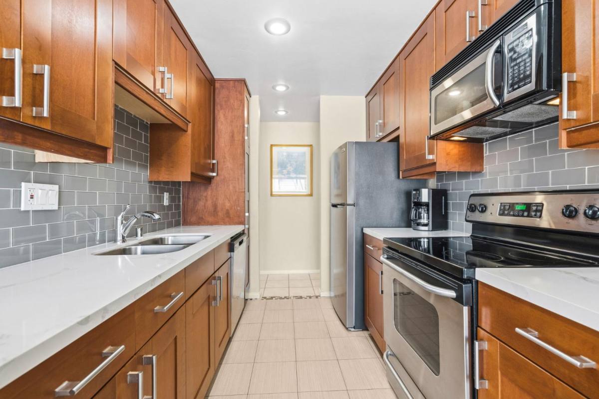 Condo for rent at 4011 Lamont St, San Diego, CA 92109