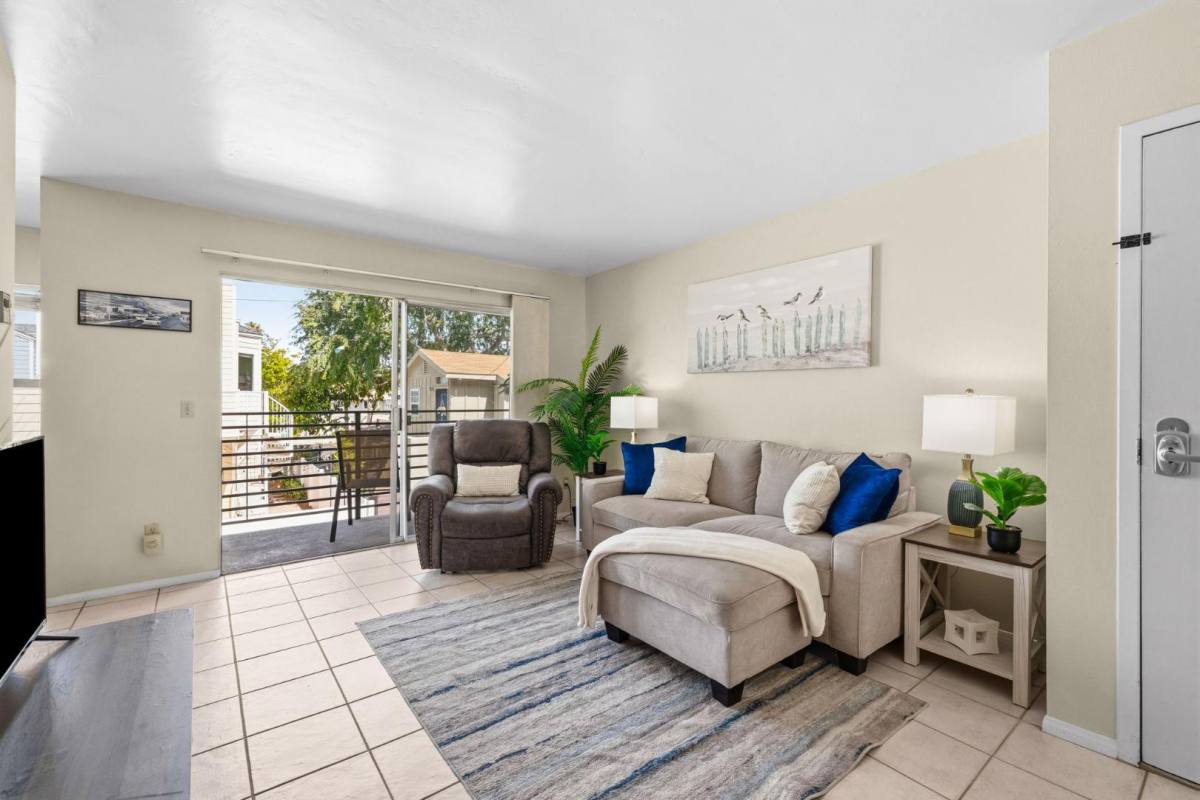Condo for rent at 4011 Lamont St, San Diego, CA 92109