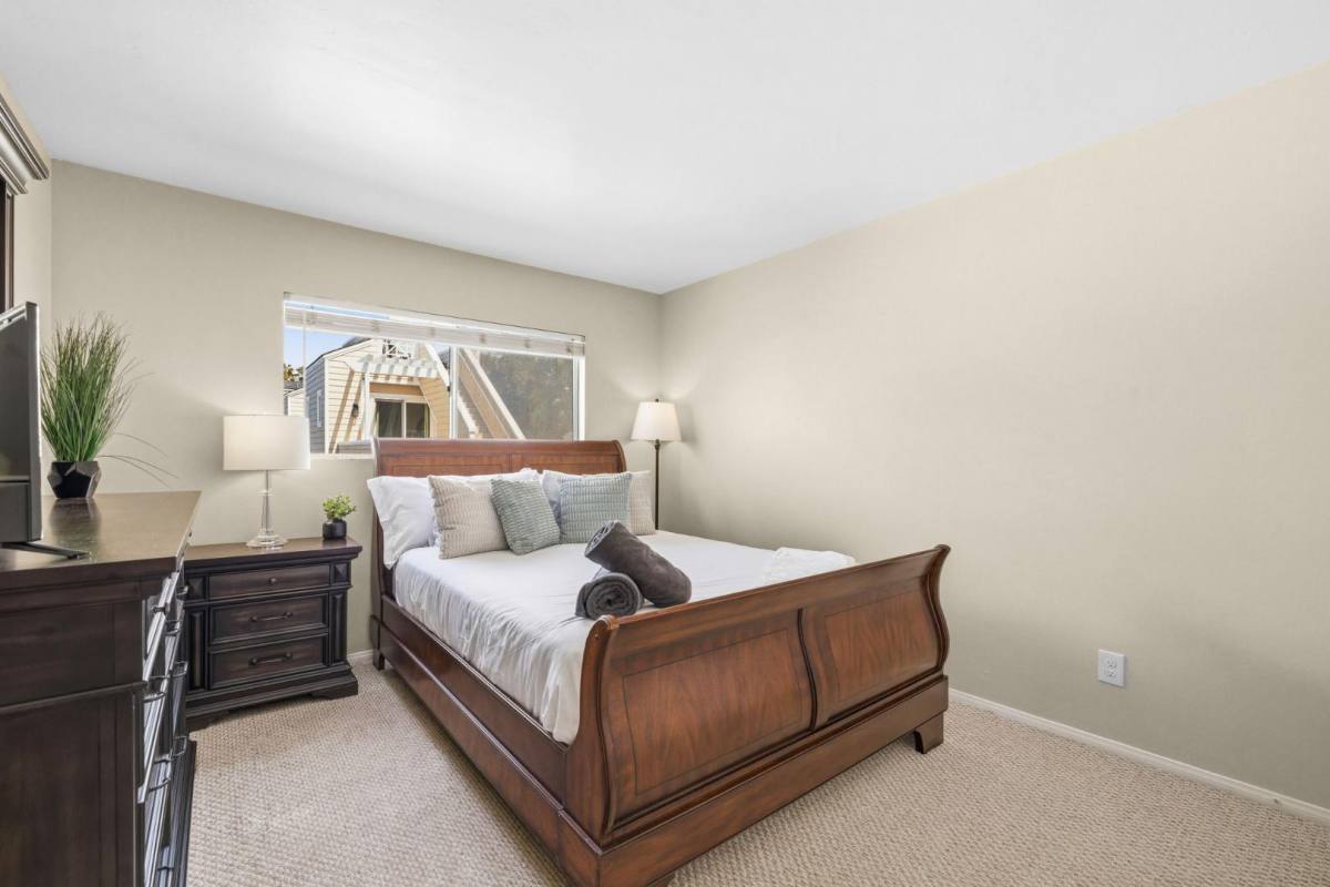 Condo for rent at 4011 Lamont St, San Diego, CA 92109
