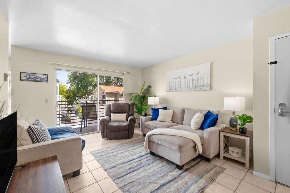 Condo for rent at 4011 Lamont St, San Diego, CA 92109