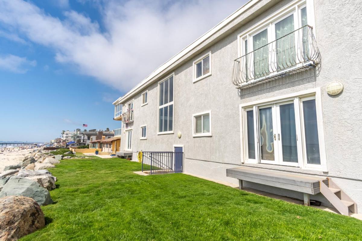 Apartment for rent at 1220 Seacoast Dr, Imperial Beach, CA 91932