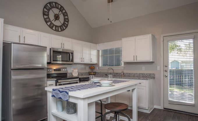 Apartment for rent at 2902 Whispering Winds Dr, Pearland, TX 77581