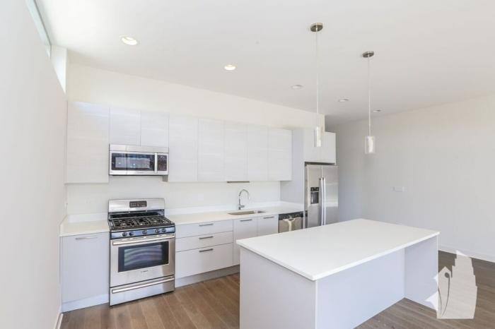 Apartment for rent at 858 N Franklin St, Chicago, IL 60610
