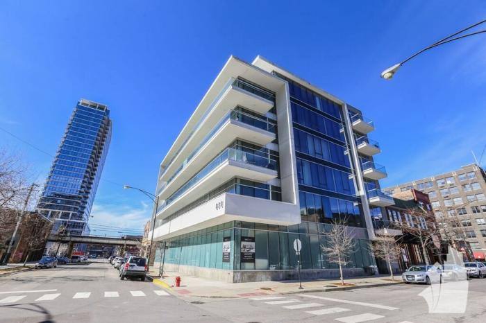 Apartment for rent at 858 N Franklin St, Chicago, IL 60610