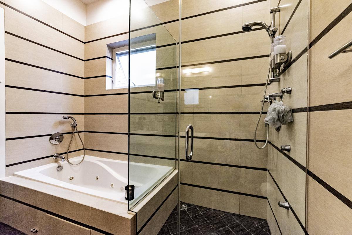 Condo for rent at 1916 N Kedzie Ave #2F, Chicago, IL 60647