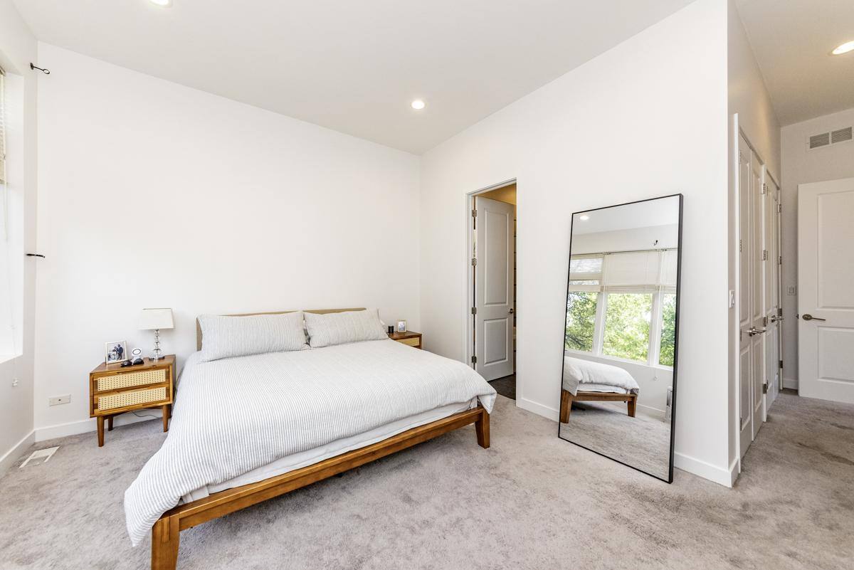 Condo for rent at 1916 N Kedzie Ave #2F, Chicago, IL 60647