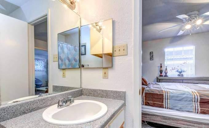 Apartment for rent at 6041 Winsome Lane, Houston, TX 77057