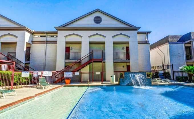 Apartment for rent at 6041 Winsome Lane, Houston, TX 77057