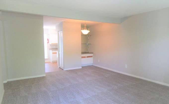 Apartment for rent at 6041 Winsome Lane, Houston, TX 77057