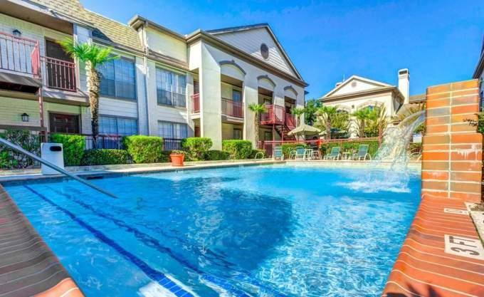 Apartment for rent at 6041 Winsome Lane, Houston, TX 77057