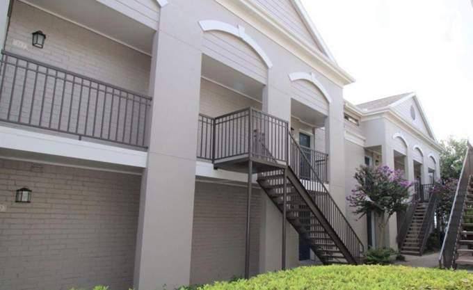 Apartment for rent at 6041 Winsome Lane, Houston, TX 77057