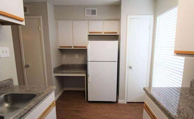 Apartment for rent at 6041 Winsome Lane, Houston, TX 77057