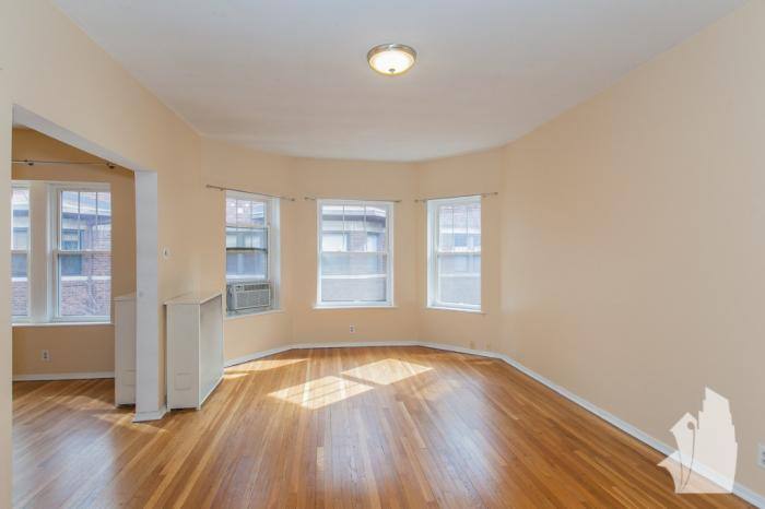 Apartment for rent at 535 W Brompton #3N, Chicago, IL 60657