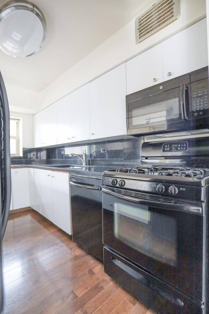Condo for rent at 40 E Cedar St #22W, Chicago, IL 60611