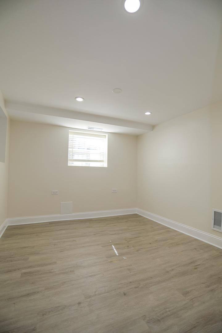 House for rent at 2512 N Southport Ave #1R, Chicago, IL 60614