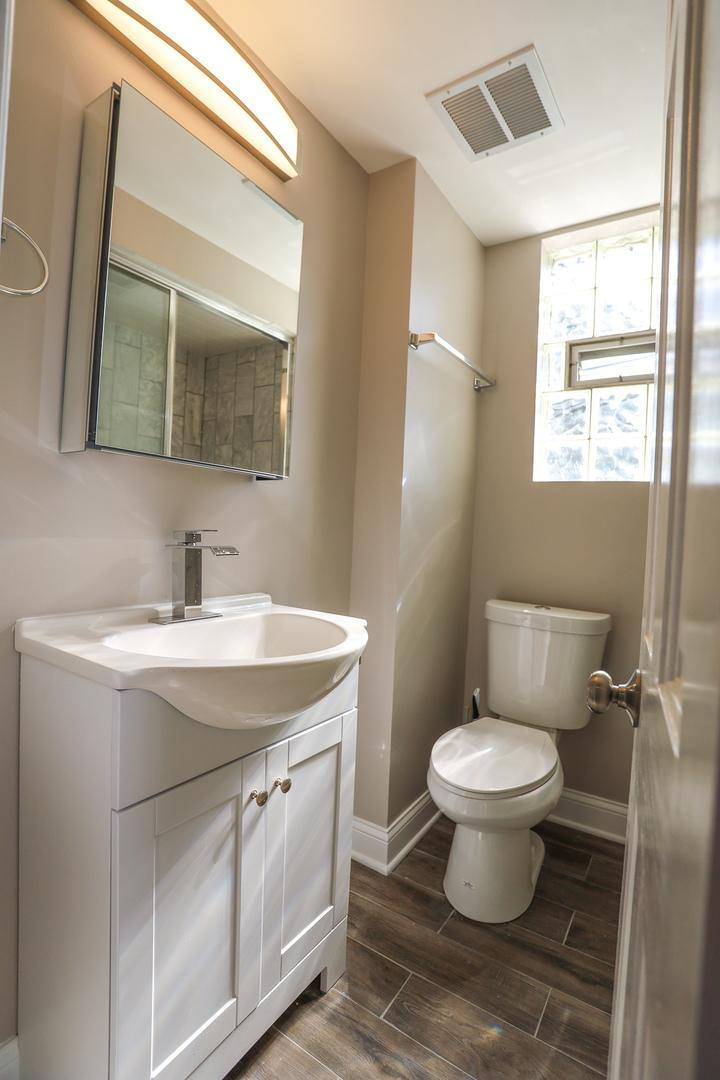House for rent at 2512 N Southport Ave #1R, Chicago, IL 60614