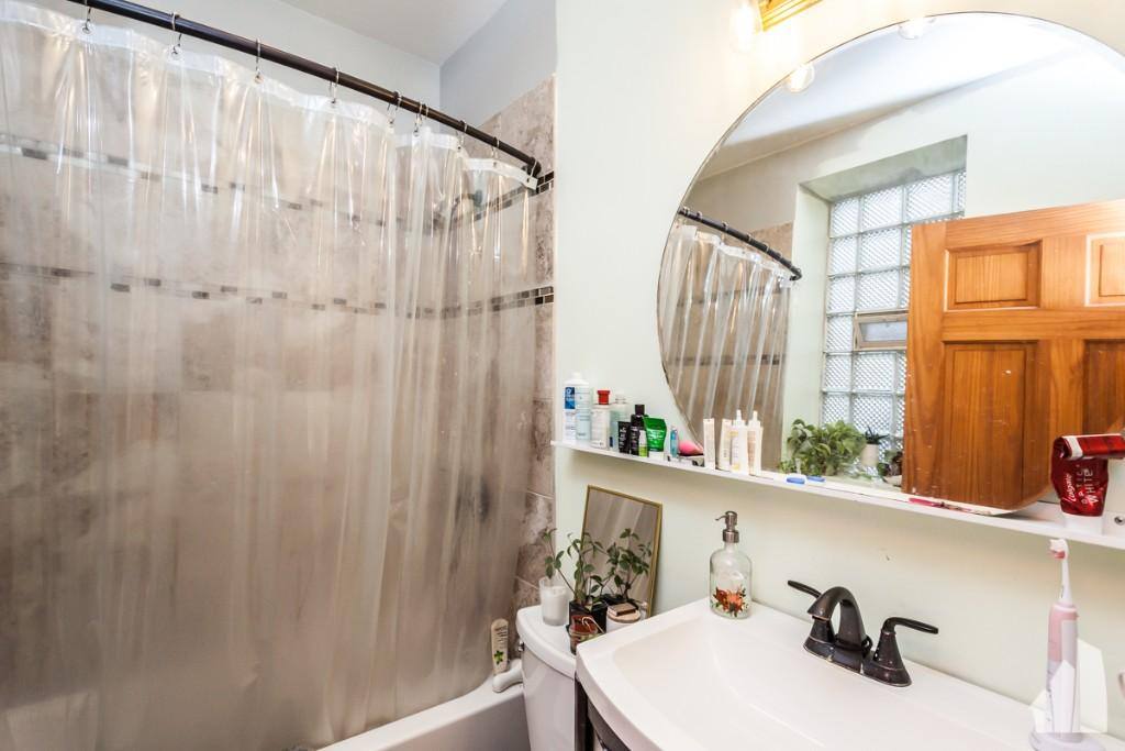 Apartment for rent at 2720 N Sawyer Ave #3A, Chicago, IL 60647