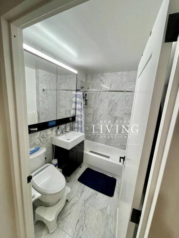 Apartment for rent at 67 Wall St #3K, New York, NY 10005