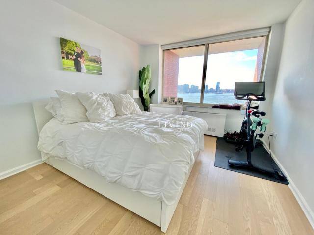 Apartment for rent at 400 Chambers St #12G, New York, NY 10282