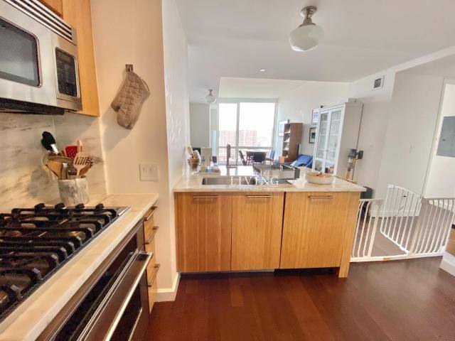 Apartment for rent at 200 N End Ave #32C, New York, NY 10282