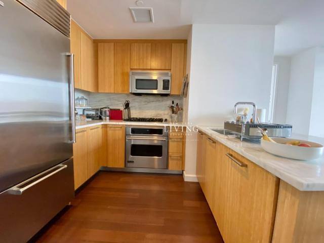 Apartment for rent at 200 N End Ave #32C, New York, NY 10282