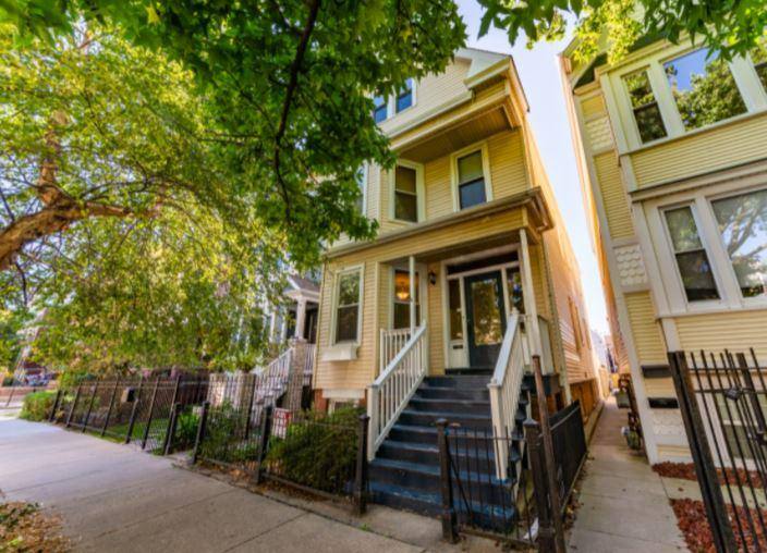 Apartment for rent at 1505 W Wellington Ave #1, Chicago, IL 60657