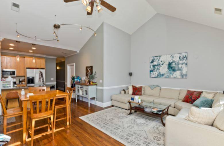 Condo for rent at 930 W Dakin #4W, Chicago, IL 60613