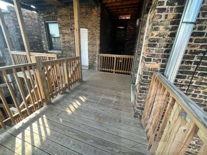 Apartment for rent at 1010 W Dakin St #3, Chicago, IL 60613