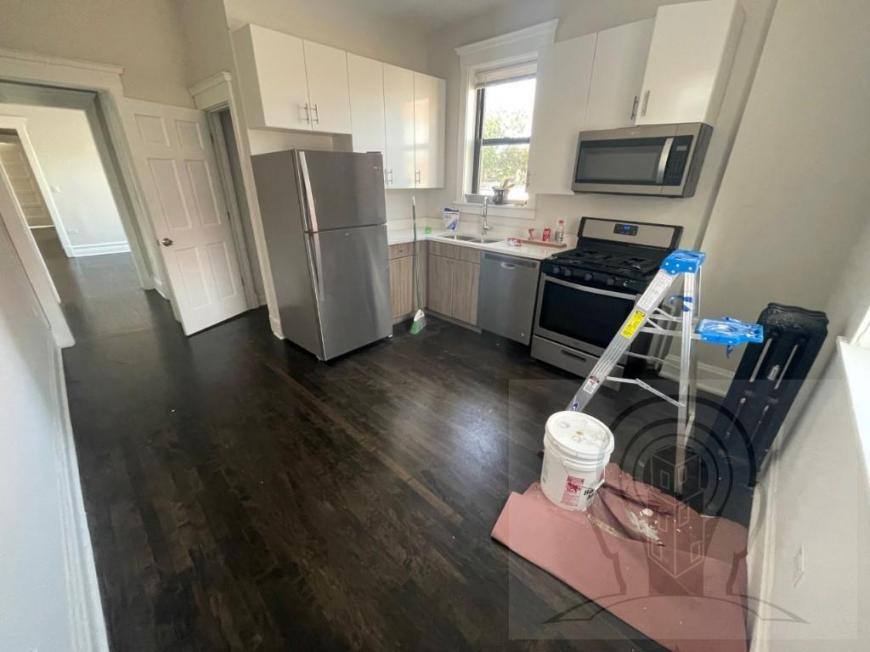 Apartment for rent at 1010 W Dakin St #3, Chicago, IL 60613