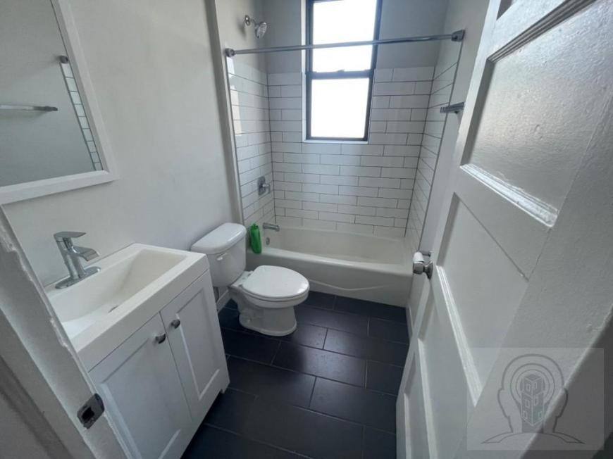 Apartment for rent at 1010 W Dakin St #3, Chicago, IL 60613