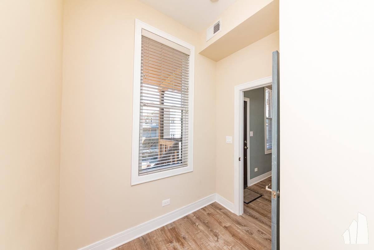 Apartment for rent at 1446 W Lexington #2, Chicago, IL 60607