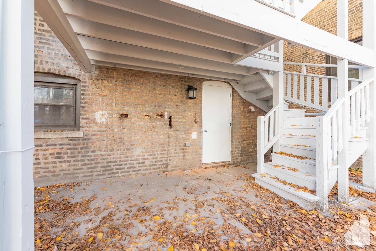 Apartment for rent at 1122 W Addison St #G, Chicago, IL 60613