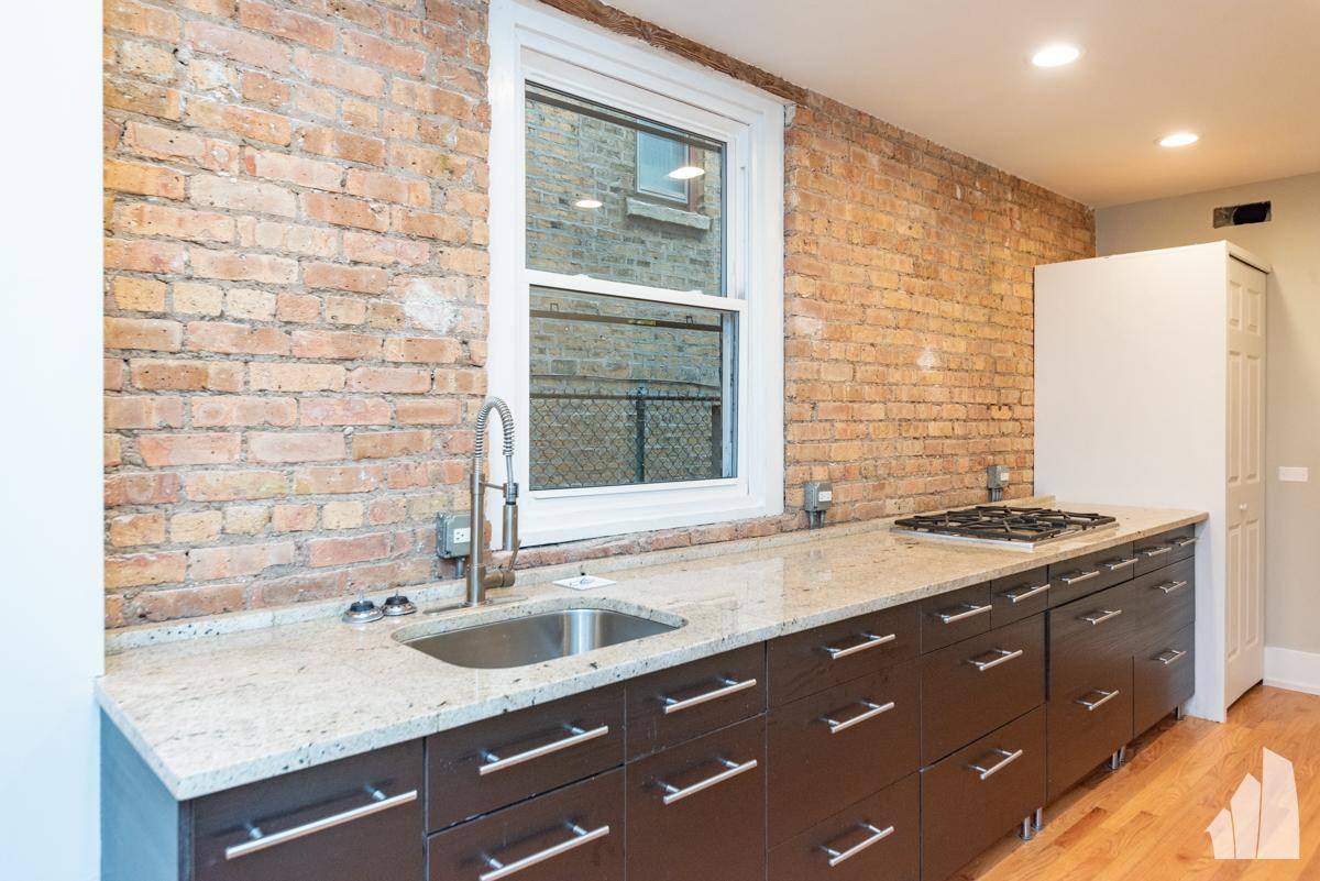 Apartment for rent at 1122 W Addison St #G, Chicago, IL 60613