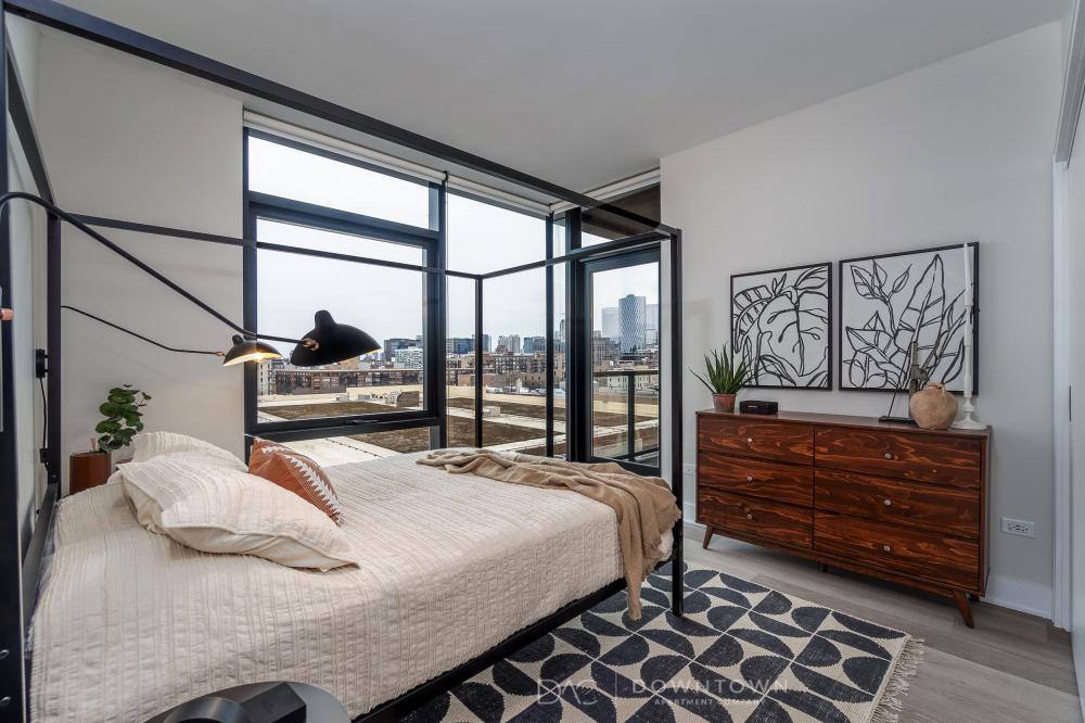Apartment for rent at 1129 W Van Buren #806, Chicago, IL 60607