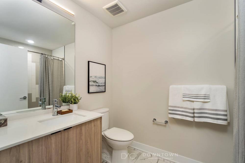 Apartment for rent at 1129 W Van Buren #806, Chicago, IL 60607
