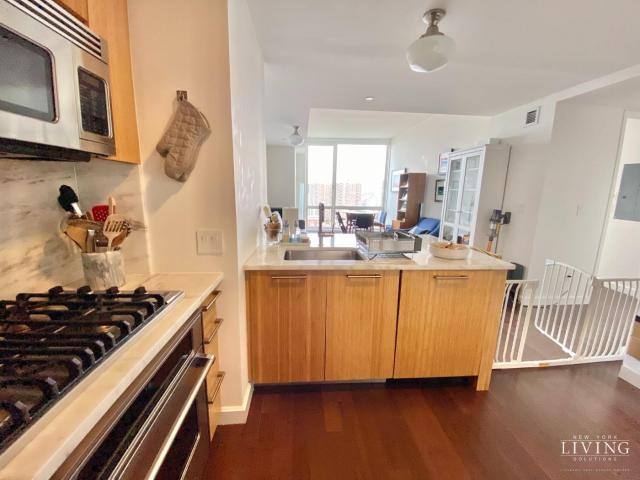 Apartment for rent at 200 N End Ave #32C1, New York, NY 10282