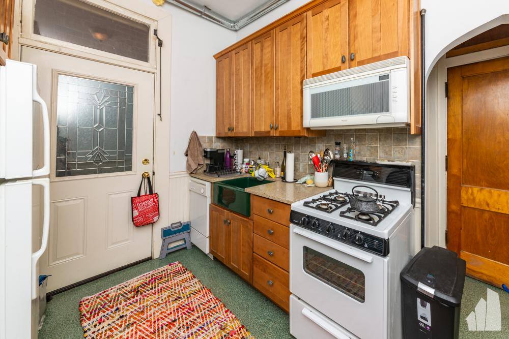 Apartment for rent at 649 W Wrightwood Ave #2F, Chicago, IL 60614
