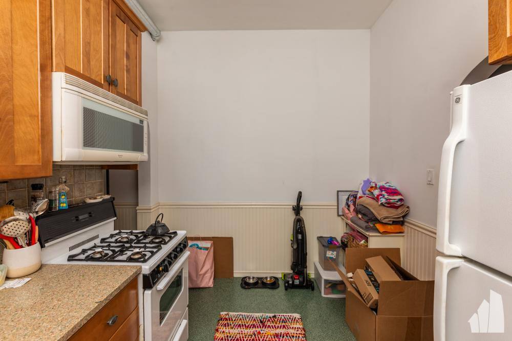 Apartment for rent at 649 W Wrightwood Ave #2F, Chicago, IL 60614