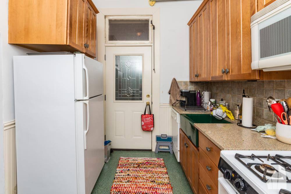 Apartment for rent at 649 W Wrightwood Ave #2F, Chicago, IL 60614