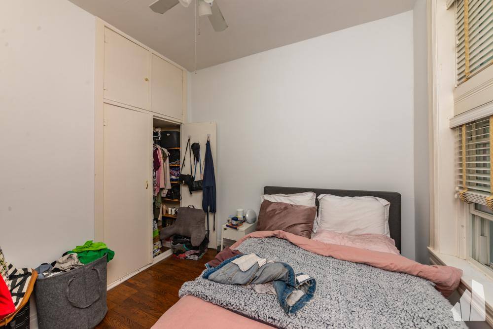 Apartment for rent at 649 W Wrightwood Ave #2F, Chicago, IL 60614