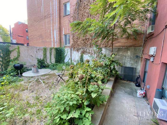 Townhouse for rent at 122 S 2nd St #1, Brooklyn, NY 11249