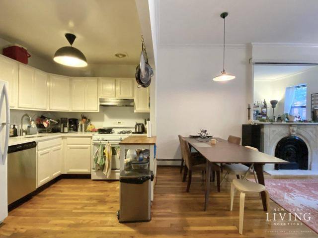 Townhouse for rent at 122 S 2nd St #1, Brooklyn, NY 11249