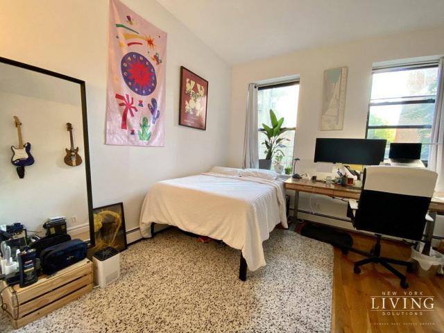 Townhouse for rent at 122 S 2nd St #1, Brooklyn, NY 11249