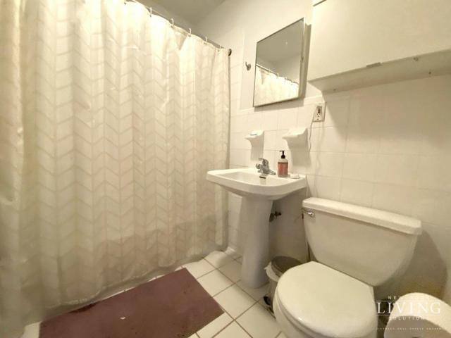 Townhouse for rent at 122 S 2nd St #1, Brooklyn, NY 11249