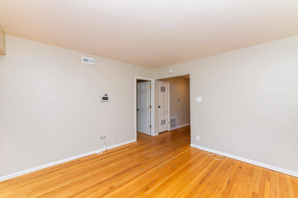 Apartment for rent at 2032 W Birchwood Ave #2, Chicago, IL 60645